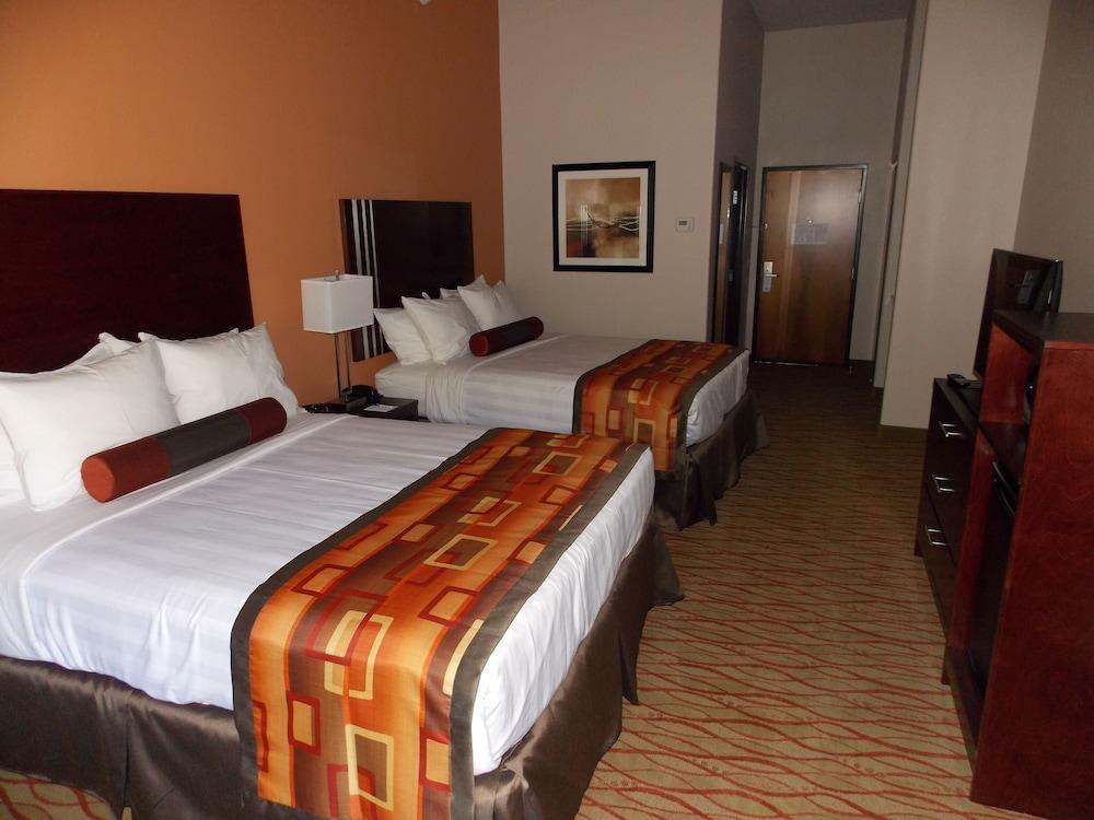 Western & Hotel 3*